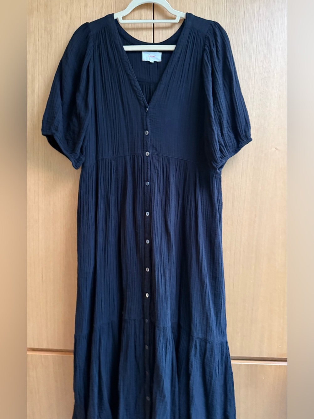 XiRENA Black Tiered V-Neck Puff-Sleeve Midi Dress, size L - Picture 5 of 12